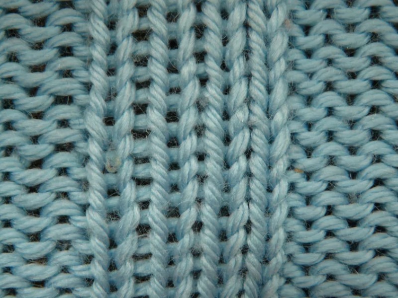 Weft Knitting Style In Which The Yarns Are Woven Together Alternately In The Horizontal Direction. 