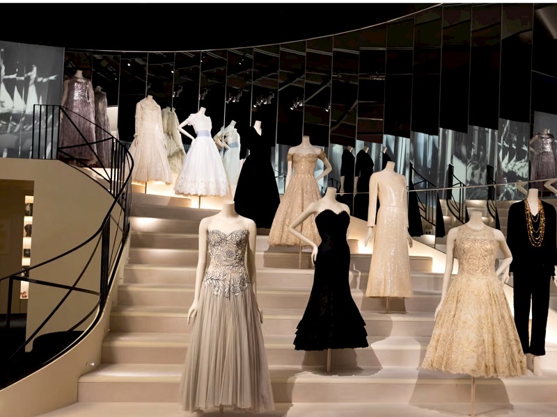 Một góc trưng bày thời trang lưu trữ của thương hiệu thời trang hàng đầu Chanel