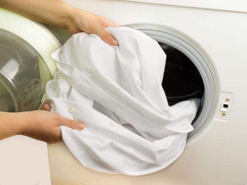 Cách làm phẳng áo không cần bàn là mà bằng máy giặt