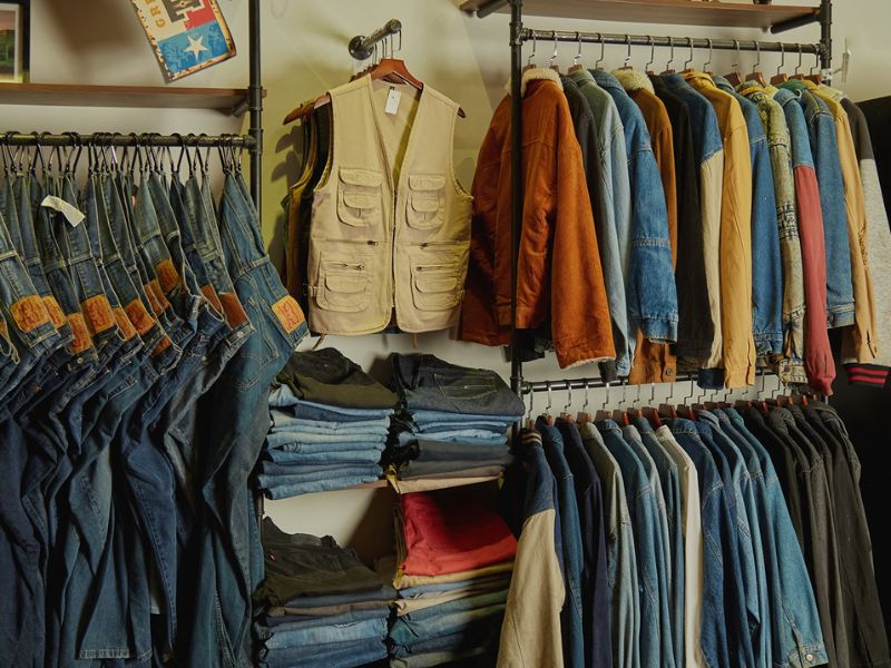 Nhắc đến shop chuyên bán quần áo vintage nam ở TPHCM nổi tiếng nhất thì không thể nào bỏ qua Vạc.