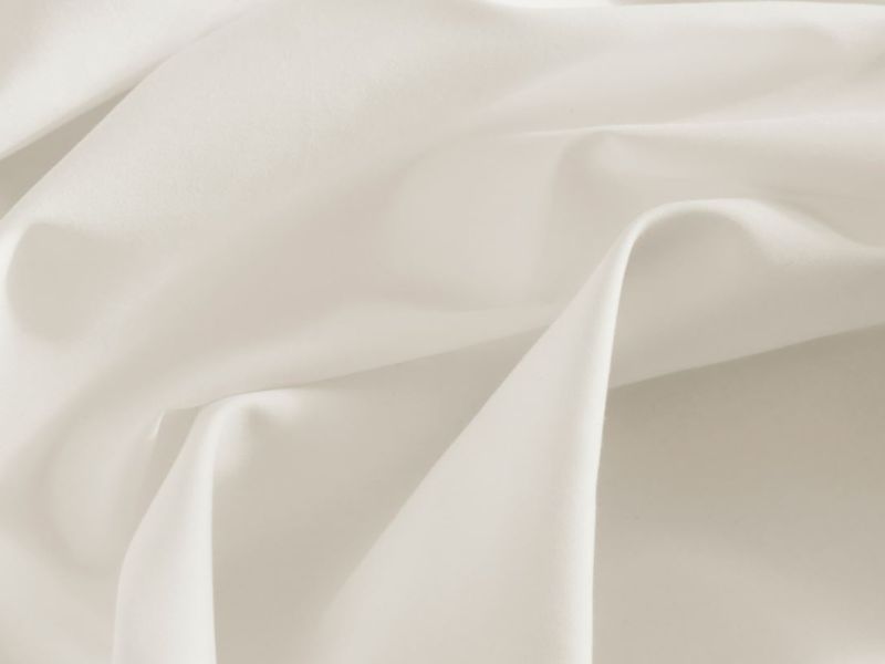 Vải kate silk có độ bền cao, dễ ủi, thoáng mát, nhất là khi vào ngày hè